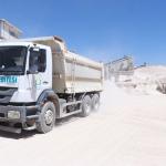 ŞANLIURFA (PHA) - Şanlıurfa Haliliye Belediyesi, Kırsal Hizmetler Müdürlüğü bünyesinde kurulan taş kırma ve mucur üretim tesisi ile kendi yol yapım malzemesini üretiyor.