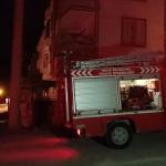 ADIYAMAN (PHA) - Adıyaman'ın Besni ilçesinde 5 katlı binanın 3'üncü katında  çıkan yangında 5 kişi dumandan etkilendi.