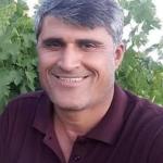 ADIYAMAN (PHA) - Adıyaman’ın Besni ilçesinde Mehmet Bozbayır (52), ayırmak için araya girdiği kavgada kardeşinin bıçak darbesiyle yaşamını yitirdi.