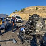 MALATYA (PHA) - Malatya’nın Akcadağ ilçesinde, hafif ticari araç ile otomobilin kafa kafaya çarpıştığı kazada 4 kişi hayatını kaybetti, 2 kişi yaralandı.