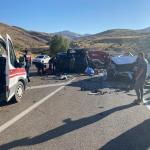 MALATYA (PHA) - Malatya’nın Akcadağ ilçesinde, hafif ticari araç ile otomobilin kafa kafaya çarpıştığı kazada 4 kişi hayatını kaybetti, 2 kişi yaralandı.