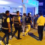 ADIYAMAN (PHA) - Adıyaman’ın Besni ilçesinde Mehmet Bozbayır (52), ayırmak için araya girdiği kavgada kardeşinin bıçak darbesiyle yaşamını yitirdi.