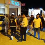 ADIYAMAN (PHA) - Adıyaman’ın Besni ilçesinde Mehmet Bozbayır (52), ayırmak için araya girdiği kavgada kardeşinin bıçak darbesiyle yaşamını yitirdi.