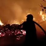 ADIYAMAN (PHA) - Adıyaman’ın Besni ilçesinde, çıkan yangında bir ev tamamen kullanılamaz hale geldi.