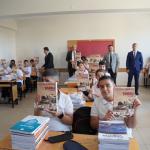 ADIYAMAN (PHA) - Mustafa KAMIŞ - Kahta Belediye Başkanı Mehmet Can Hallaç, 2025-2026 eğitim-öğretim yılının başlaması dolayısıyla ilçedeki okulları ziyaret ederek öğrencilerle bir araya geldi.