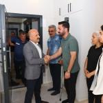 ADIYAMAN (PHA) - Adıyaman’da depremin ardından şehir yeniden ayağa kaldırılırken, Yerinde Dönüşüm Projesi kapsamında tamamlanan konutlar yeni sahiplerine teslim edilmeye devam ediyor.