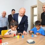ADIYAMAN (PHA) - Adıyaman’ın Samsat ilçesinde yapımı tamamlanan ve hizmete sunulan Samsat Halk Kütüphanesi, düzenlenen ziyaret programıyla kamuoyuna tanıtıldı.