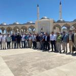ADIYAMAN (PHA) - İstanbul merkezli meşveret, muhabbet ve düşünce eksenli bir oluşum olan Dostlar Divanı’nın Başkanı Sami Özey ve beraberindeki heyet, Adıyaman’da ağırlandı.