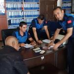 ADIYAMAN (PHA) - Adıyaman’ın Besni ilçesinde, zabıta ekipleri tarafından düzenlenen dilenci operasyonunda bir kişinin üzerinden yüklü miktarda para çıktı.