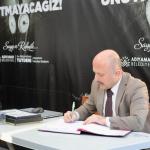 ADIYAMAN (PERRE) - (Behçet ATABEK) - Adıyaman Belediyesi, 6 Şubat 2023 depremlerinin üçüncü yıl dönümünde, yaşanan büyük acıları ve o gün ortaya çıkan dayanışmayı ölümsüzleştirmek amacıyla Kent Meydanı'nda "anı ve kayıt...