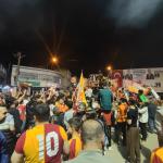 ADIYAMAN (PERRE) - Behçet ATABEK - Galatasaray'ın dün akşam Antalyaspor'u 4-2 mağlup ederek şampiyonluğunu ilan etmesinin ardından Adıyaman'da sarı-kırmızılı taraftarlar sokaklara çıktı.