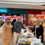 ADIYAMAN (PHA) - Şeriban ÖZÇAKMAK – Adıyaman Valiliği’ne bağlı Aile Destek Merkezi (ADEM) tarafından kentteki bir alışveriş merkezinde düzenlenen el emeği ürünler sergisi, ziyaretçilerin ilgisini çekerken, sergiye AK Par...
