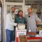 MALATYA (PHA) - Behçet ATABEK-Murat KAYIŞ - Malatya’nın Darende ilçesinde, bölgenin dağlık alanlarında yetişen kenger dikeninden elde edilen ve tamamen doğal bir ürün olan kenger sakızı, hem yerli hem de yabancı ziyaretç...
