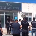 ADIYAMAN (PHA) - Adıyaman'ın Besni ilçesinde, tefecilik, cebir ve tehdit suçlarına yönelik düzenlenen operasyonda örgüt lideri ile birlikte gözaltına alınan 6 kişi çıkarıldıkları mahkemece tutuklanarak cezaevine gönderil...