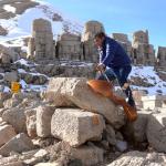 ADIYAMAN (PERRE) - Şeriban ÖZÇAKMAK - Adıyaman'da, 1987 yılında UNESCO tarafından Dünya Mirası listesine alınan Nemrut Dağı'na çıkan, yaptığı şarkılar ve renkli kişiliğiyle tanınan sanatçı Aydın Aydın bu kez yapay zekaya...