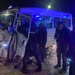 ADIYAMAN (PERRE) - Şeriban ÖZÇAKMAK - Adıyaman'da meydana gelen trafik kazasında minibüs ile otomobil çarpıştı, 3 kişi yaralandı.