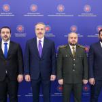 ANKARA (PHA) - Şeriban ÖZÇAKMAK - Dışişleri Bakanı Hakan Fidan, Suriye Dışişleri Bakanı Esad Hasan Şeybani ile Ankara’da yaptığı görüşmenin ardından düzenlenen ortak basın toplantısında Suriye’deki gelişmelere ilişkin de...