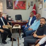 ADIYAMAN (PHA) - CHP Kocaeli Milletvekili Harun Özgür Yıldızlı ve CHP Çorum Milletvekili Mehmet Tahtasız, bir dizi ziyarette bulunarak Alitaşı Mahalle Muhtarı Mustafa İlik ile bir araya geldi.