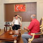 ADIYAMAN (PHA) - Adıyaman Valiliği tarafından sürdürülen halk buluşmaları kapsamında, toplumun farklı kesimlerinden vatandaşlar bir kez daha valilik makamında ağırlanarak sorunlarını ve taleplerini doğrudan iletme imkânı...