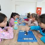 ADIYAMAN (PERRE) - Şeriban ÖZÇAKMAK - Adıyaman'ın Samsat ilçesindeki Zeynal Aslan İlköğretim Okulu'nda akıl ve zeka oyunları eğitimlerine başlandı.