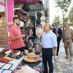 ADIYAMAN (PHA) - Adıyaman’ın Kâhta ilçesinde ekonomik hayatın temel dinamiklerinden biri olan esnafları ziyaret eden Adıyaman Valisi Dr.