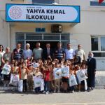 ADIYAMAN (PHA) - Adıyamanlılar Vakfı tarafından Yahya Kemal İlkokulu’nda öğrenim gören yaklaşık 150 öğrenciye kırtasiye yardımı yapıldı.