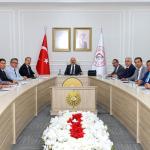 ADIYAMAN (PHA) - Adıyaman’da 2024-2025 eğitim-öğretim yılı boyunca yürütülen faaliyetlerin kapsamlı bir şekilde ele alındığı Milli Eğitim Müdürlüğü Yıl Sonu Değerlendirme Toplantısı, Vali Dr.