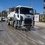 ADIYAMAN (PHA) - Adıyaman Belediyesi, kent genelinde sürdürdüğü temizlik çalışmalarına Yeni Mahalle’de yoğun bir şekilde devam etti.