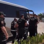 ADIYAMAN (PHA) - Adıyaman'ın Besni ilçesinde, tefecilik, cebir ve tehdit suçlarına yönelik düzenlenen operasyonda örgüt lideri ile birlikte gözaltına alınan 6 kişi çıkarıldıkları mahkemece tutuklanarak cezaevine gönderil...