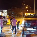 ADIYAMAN (PHA) - Adıyaman'ın Besni ilçesinde hafif ticari araç ile otomobilin çarpışması sonucu meydana gelen kazada 4 kişi yaralandı.