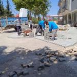 ADIYAMAN (PHA) - Adıyaman Belediyesi Fen İşleri Müdürlüğü ekipleri, kent genelinde yürüttükleri altyapı ve üstyapı çalışmaları kapsamında, bir haftada 12 mahallede toplam 7 bin 337 ton asfalt ve yama malzemesi serimi ger...