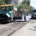 ADIYAMAN (PHA) - Adıyaman Belediyesi, altyapısı tamamlanan Karapınar Caddesi’nde asfalt serimine başladı.