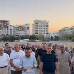 ADIYAMAN (PHA) - Mustafa TEKİN- Adıyaman’da, 6 Şubat 2023’teki Kahramanmaraş merkezli depremlerde ağır hasar gören Manas Evleri Uygur Sitesi’nde yaşayan 284 hak sahibi, belediyenin aldığı ifraz kararına tepki gösterdi.
