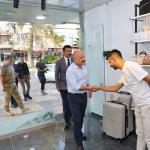 ADIYAMAN (PHA) - Adıyaman’ın Kâhta ilçesinde ekonomik hayatın temel dinamiklerinden biri olan esnafları ziyaret eden Adıyaman Valisi Dr.