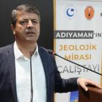 ADIYAMAN (PHA) - Adıyaman Belediye Başkanı Abdurrahman Tutdere, sabah saatlerinde evine düzenlenen baskınla polis ekipleri tarafından gözaltına alındı.