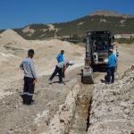 ADIYAMAN (PHA) - Adıyaman Belediyesi Fen İşleri Müdürlüğü ekipleri, kentin altyapı sorunlarını çözmek amacıyla Esentepe ve Karapınar mahallelerinde kapsamlı çalışmalarını sürdürüyor.