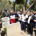 ŞANLIURFA (PHA) - Şanlıurfa’da, kaza yapan araçtaki yaralılara yardım ederken kaza mahalline dalan otobüsün çarpması sonucu hayatını kaybeden İhlas Haber Ajansı Muhabiri Muhammet Abdulkadir Esen, mezarı başında anıldı.
