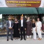 ADIYAMAN (PERRE) - (Berfin GÜRBÜZ) - Adıyaman Belediye Başkanı Avukat Abdurrahman Tutdere, Altınşehir Mahallesi'nde faaliyet gösteren Adıpayam Kadın Kooperatifi satış ofisini ziyaret ederek kadın üreticilerle bir araya g...