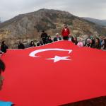 ADIYAMAN (PERRE) - Şeriban ÖZÇAKMAK - Kahta Belediyesi Gençlik Meclisi tarafından Adıyaman'ın Kahta ve Sincik ilçesinde düzenlenen "Sonbaharın Renkleri Doğa Yürüyüşü"ne katılan gençler, bölgenin doğal güzelliklerini ve t...