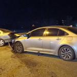 ADIYAMAN (PERRE) - Şeriban ÖZÇAKMAK - Adıyaman-Gölbaşı karayolunda iki otomobilin kafa kafaya çarpıştığı kazada 12 kişi yaralandı.