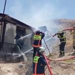 ADIYAMAN (PHA) - Adıyaman'ın Besni ilçesinde bağ evinde çıkan yangında ev küle döndü.