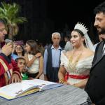 ADIYAMAN (PHA) - Şeriban ÖZÇAKMAK — Adıyaman Belediyesi Basın Yayın ve Halkla İlişkiler Müdürlüğü Protokol Fotoğrafçısı Ozan Ali Pehlül, İngilizce Öğretmeni Merve Özçelik ile görkemli bir düğünle dünyaevine girdi.