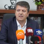 ADIYAMAN (PHA) - Murat KAYIŞ - İçişleri Bakanlığı’nın kararıyla göreve iade edilen Başkan Abdurrahman Tutdere, belediye binasında coşkulu bir karşılama ile görevine başladı.