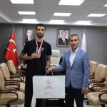 ADIYAMAN (PHA) - Türkiye Bocce (Volo) Şampiyonası’nda Adıyaman’ı temsil eden genç sporcu Barış Bozgun, “Altın Nokta” disiplininde Türkiye üçüncüsü olarak önemli bir başarıya imza attı.