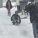 ADIYAMAN (PERRE) - Şeriban ÖZÇAKMAK - Adıyaman'ın Gerger ilçesinde etkili olan kar yağışı ve okulların tatil edilmesiyle çocuklar, soğuk havaya rağmen sokaklara çıkarak kar üzerinde gönüllerince eğlendi.