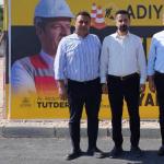 ADIYAMAN (PHA) - Türkiye Belediyeler Birliği (TBB) Başkan Vekili ve Mersin Büyükşehir Belediye Başkanı Vahap Seçer, ev hapsinde tutulan ve görevinden uzaklaştırılan Adıyaman Belediye Başkanı Abdurrahman Tutdere’yi evinde...
