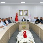 ADIYAMAN (PHA) - Adıyaman’da kırsal kesimde yaşayan vatandaşlara kamu yatırımlarını ulaştırma sürecinde muhtarların görüş, talep ve önerileri dikkate alınarak çözüm odaklı toplantılar gerçekleştiriliyor.