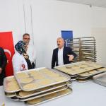 ADIYAMAN (PHA) - Adıyaman’ın Samsat ilçesinde her yıl geleneksel olarak bayramlarda misafirlere ikram edilen yöresel lezzet Samsat Taplaması’nın üretim kapasitesi artırılıyor.