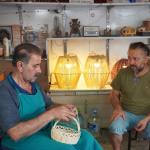 ADIYAMAN (PHA) - Murat KAYIŞ-Musa GÜRBÜZ - Adıyaman Kale Girişi’nde bulunan Sanat Sokağı’nda, el işçiliğiyle üretilmiş sepetlerden minyatürlere kadar pek çok geleneksel ürünün sergilendiği tezgâhın başında 40 yıllık emek...