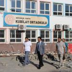 ADIYAMAN (PHA) - Adıyaman’ın Kahta ilçesinde, Kahta Kaymakamı Muhammed Üsame Soysal, İlçe Millî Eğitim Müdürü Lütfü Başli ve Şube Müdürü Sinan Demir, Kubilay Ortaokulu’nda yürütülen tadilat çalışmalarını yerinde inceledi...